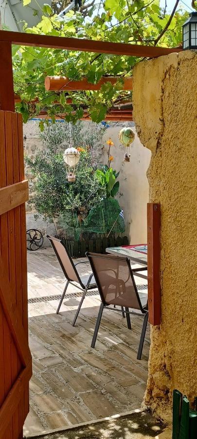 Eftychia's House In The Beautiful Village Vryses. Appartement