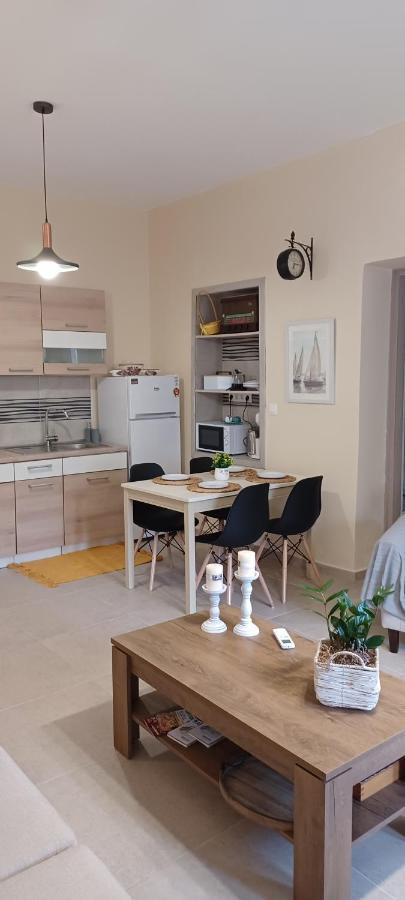Eftychia's House In The Beautiful Village Vryses. Appartement