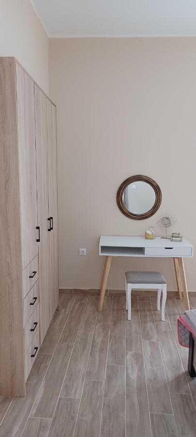 Eftychia's House In The Beautiful Village Vryses. Appartement